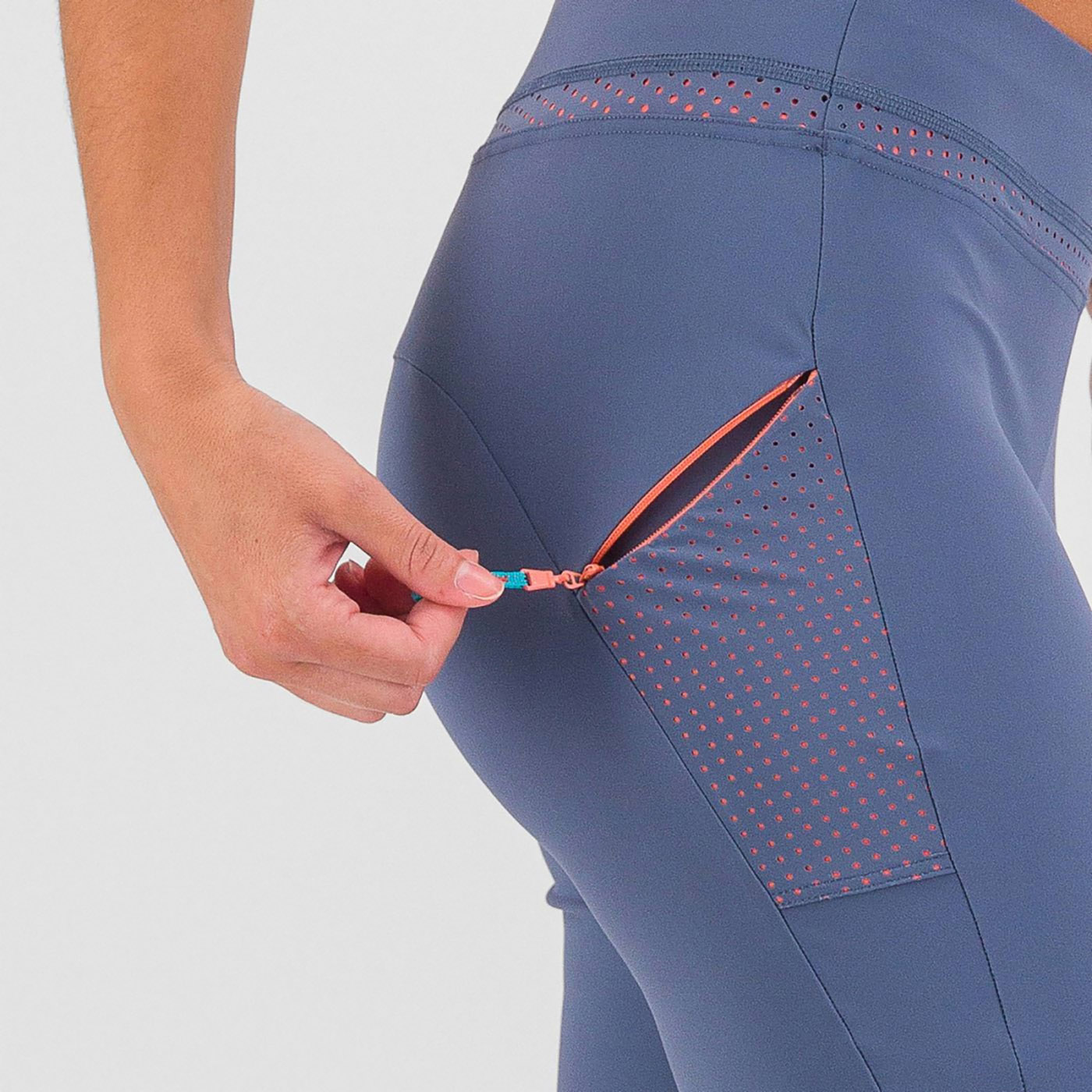 EASYGOING W BERMUDA EASYGOING W BERMUDA