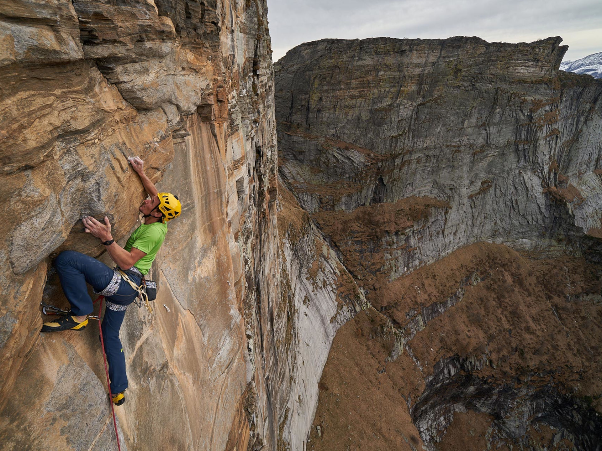 ale-zeni-anlasca-leap-of-faith-climbing.jpg